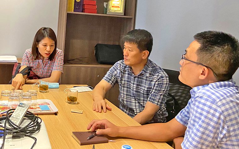 Trao đổi cùng ban lãnh đạo nhà máy